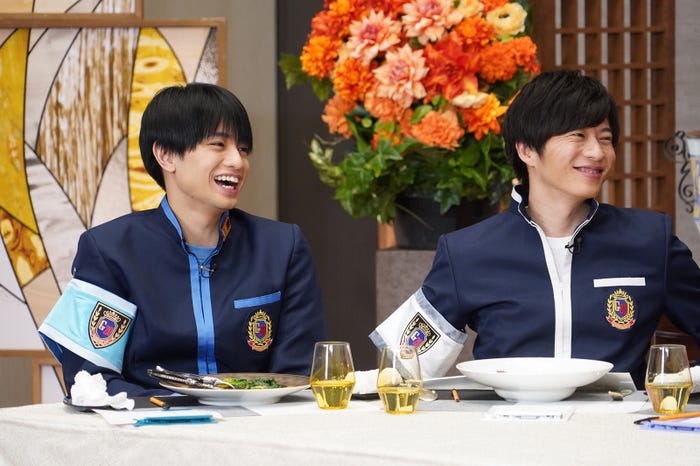 中島健人、田中圭 (C)日本テレビ