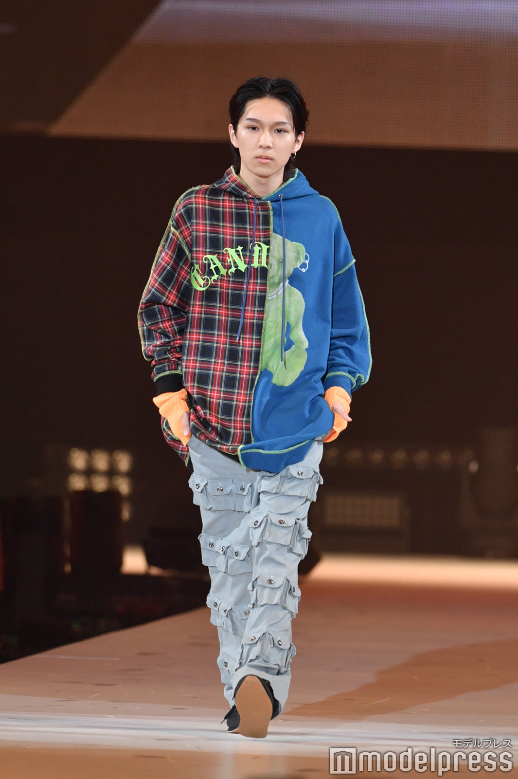 こま／ウチら3姉妹（C）モデルプレス