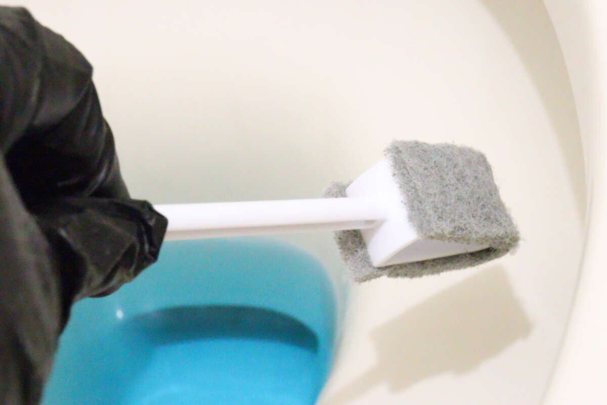 すきま用トイレクリーナーミニタイプ研磨剤入り　ふち裏