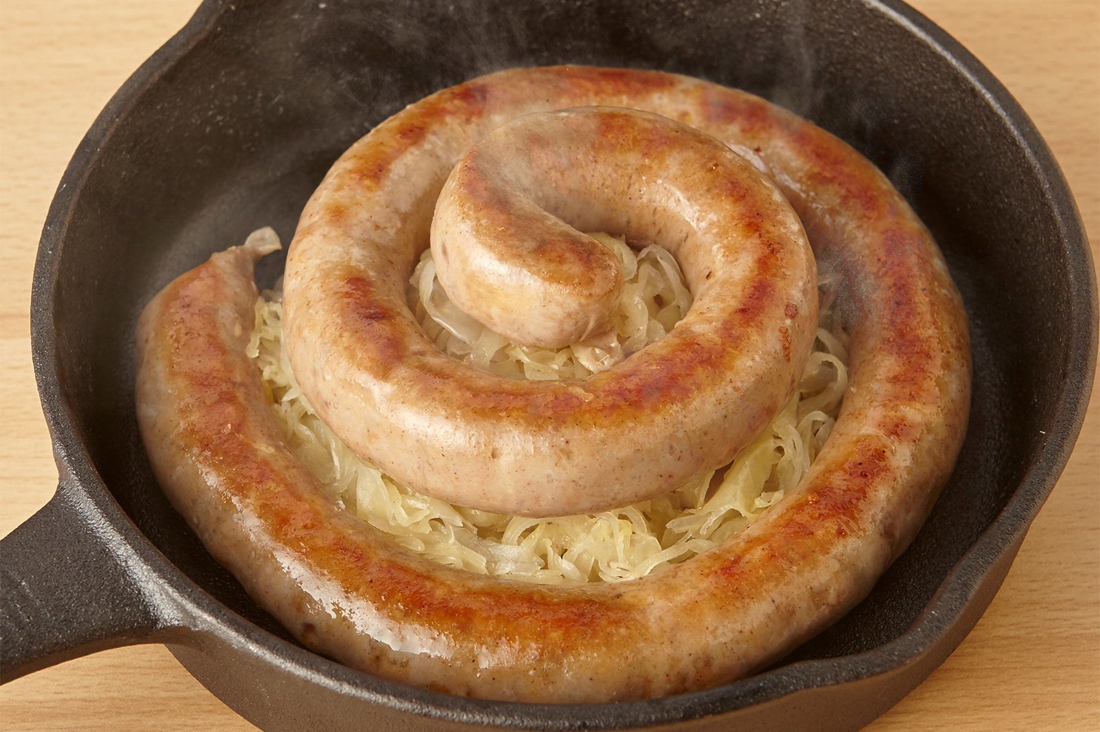 ブラートヴルストシュネッケ（渦巻きソーセージ）￥1600／画像提供：オクトーバーフェスト実行委員会