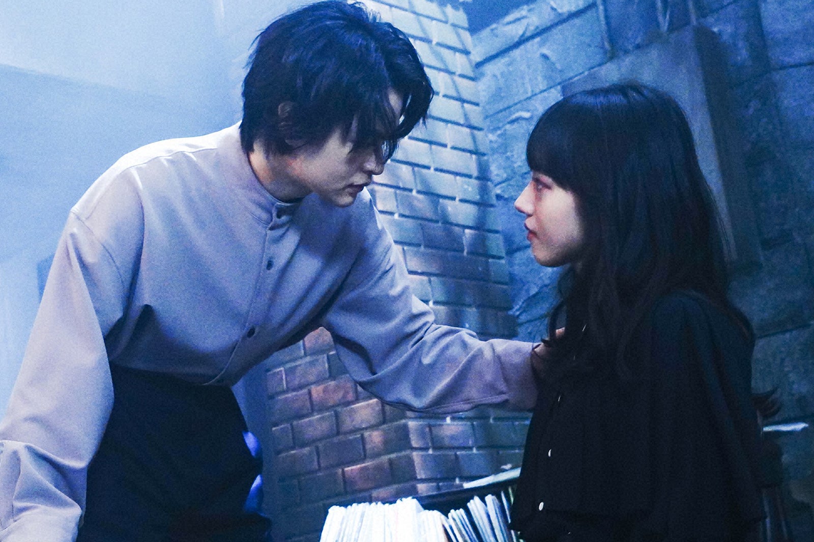 瀬戸康史、清原果耶 「霊媒探偵・城塚翡翠」最終話より（C）日本テレビ