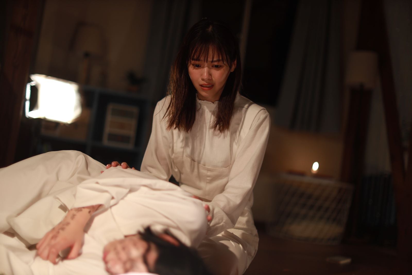 「言霊荘」コトハ（西野七瀬）、阿木紗香（三吉彩花）の衝撃の結末に絶句「初回から怖すぎる」と視聴者悲鳴