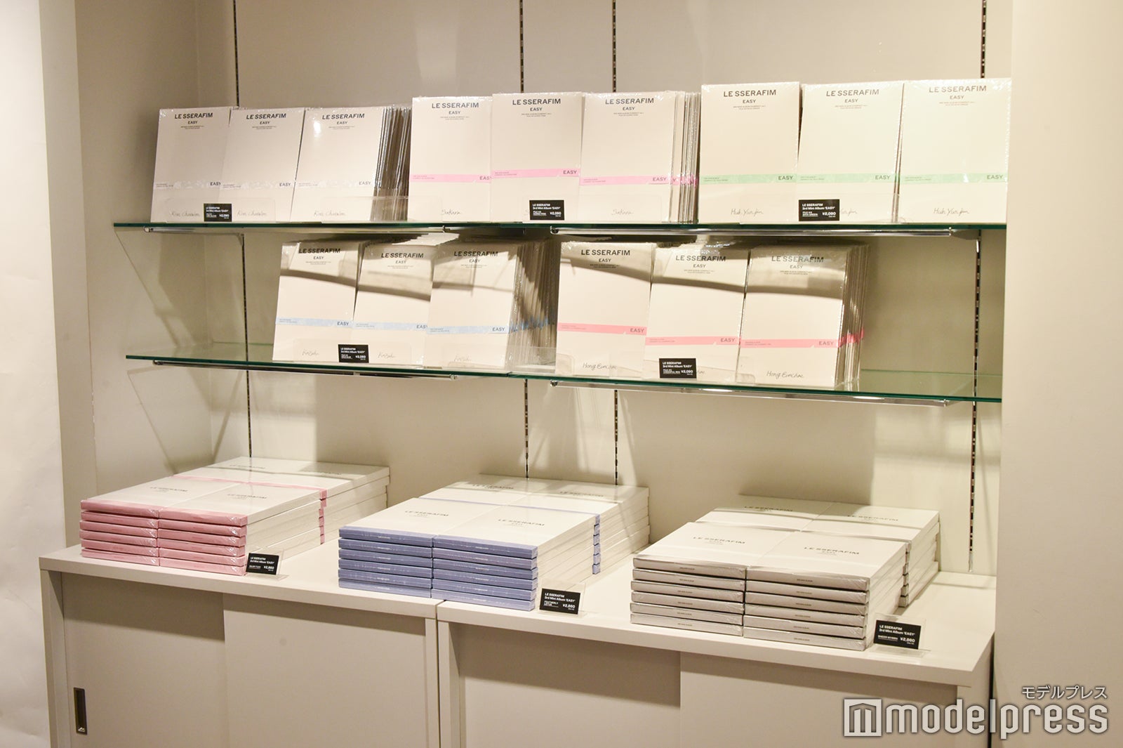 「LE SSERAFIM 2024 S／S POP UP IN TOKYO」内観（C）モデルプレス