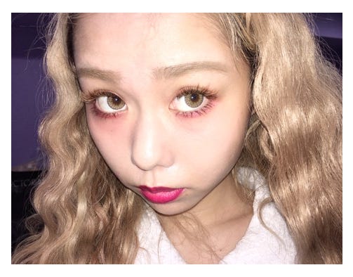 メイクありのショット/ぺこオフィシャルブログ(Ameba)より