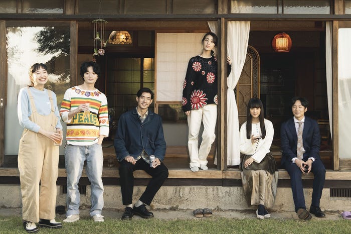 (左から)めがね、篠田諒、中島歩、柳ゆり菜、大友花恋、前原滉 (C)2022「散歩時間~その日を待ちながら~」製作委員会