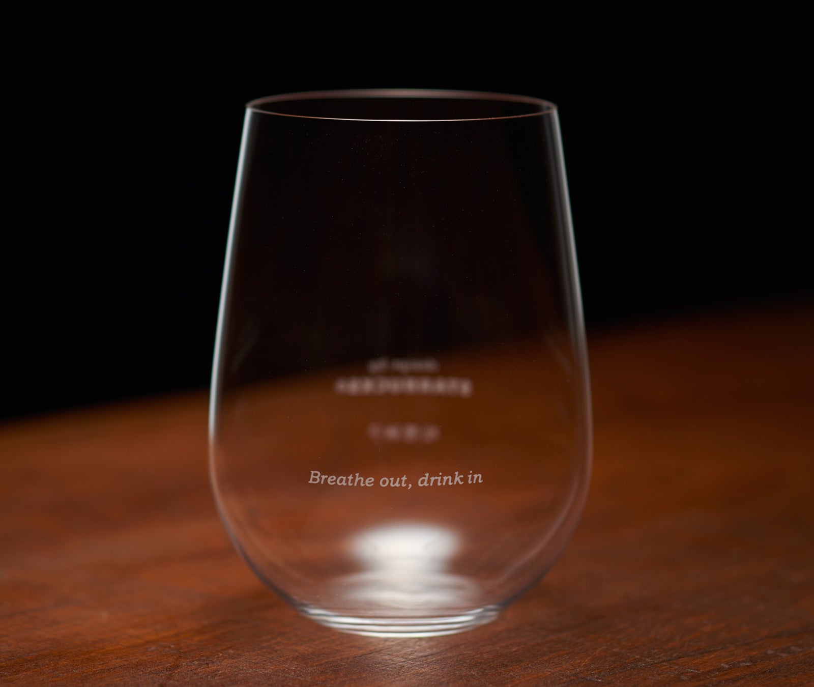 ワイングラスもオシャレなデザイン／画像提供：スターバックス