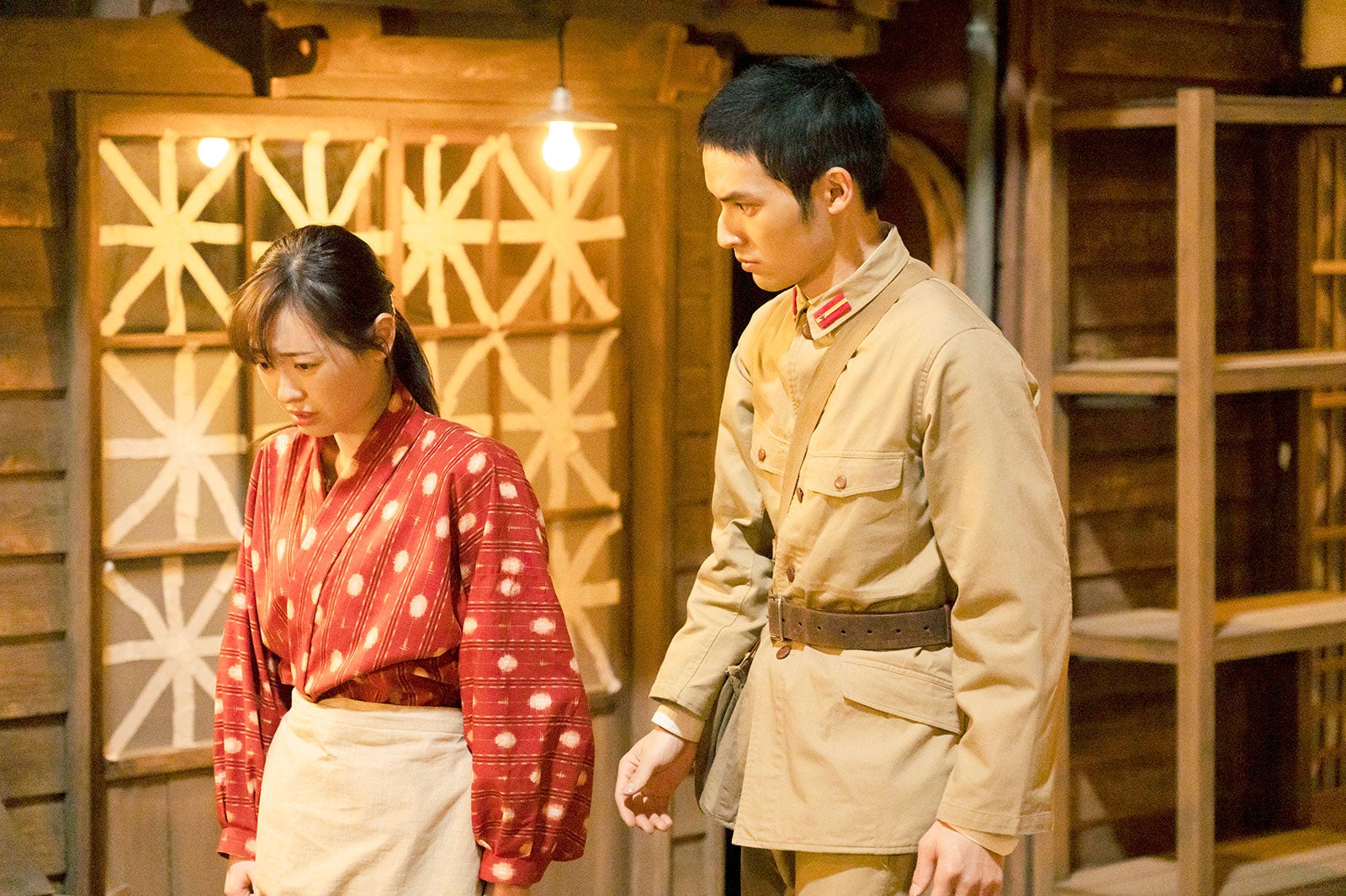 福原遥、水上恒司（C）2023「あの花が咲く丘で、君とまた出会えたら。」製作委員会