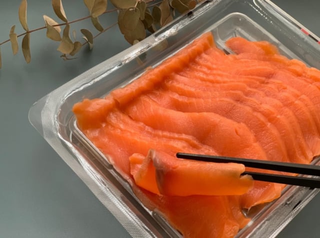成城石井　スモークサーモンスライス　開封画像