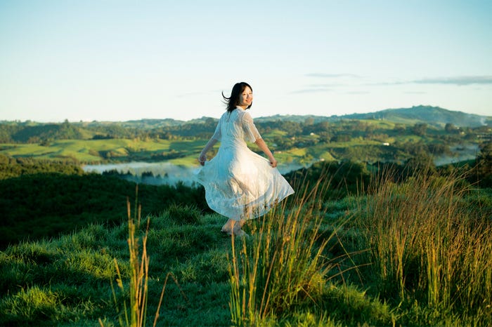 渡邉美穂・写真集「陽だまり」誌面カット(提供写真)