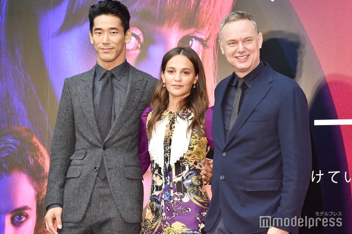 小林直己、アリシア・ヴィキャンデル、ウォッシュ・ウェストモアランド監督(C)モデルプレス