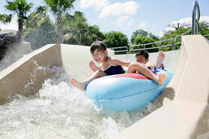 狭い水路からスタートしてコースで加速!