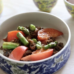 ご飯がススム!牛肉とアスパラのオイスターソース炒め