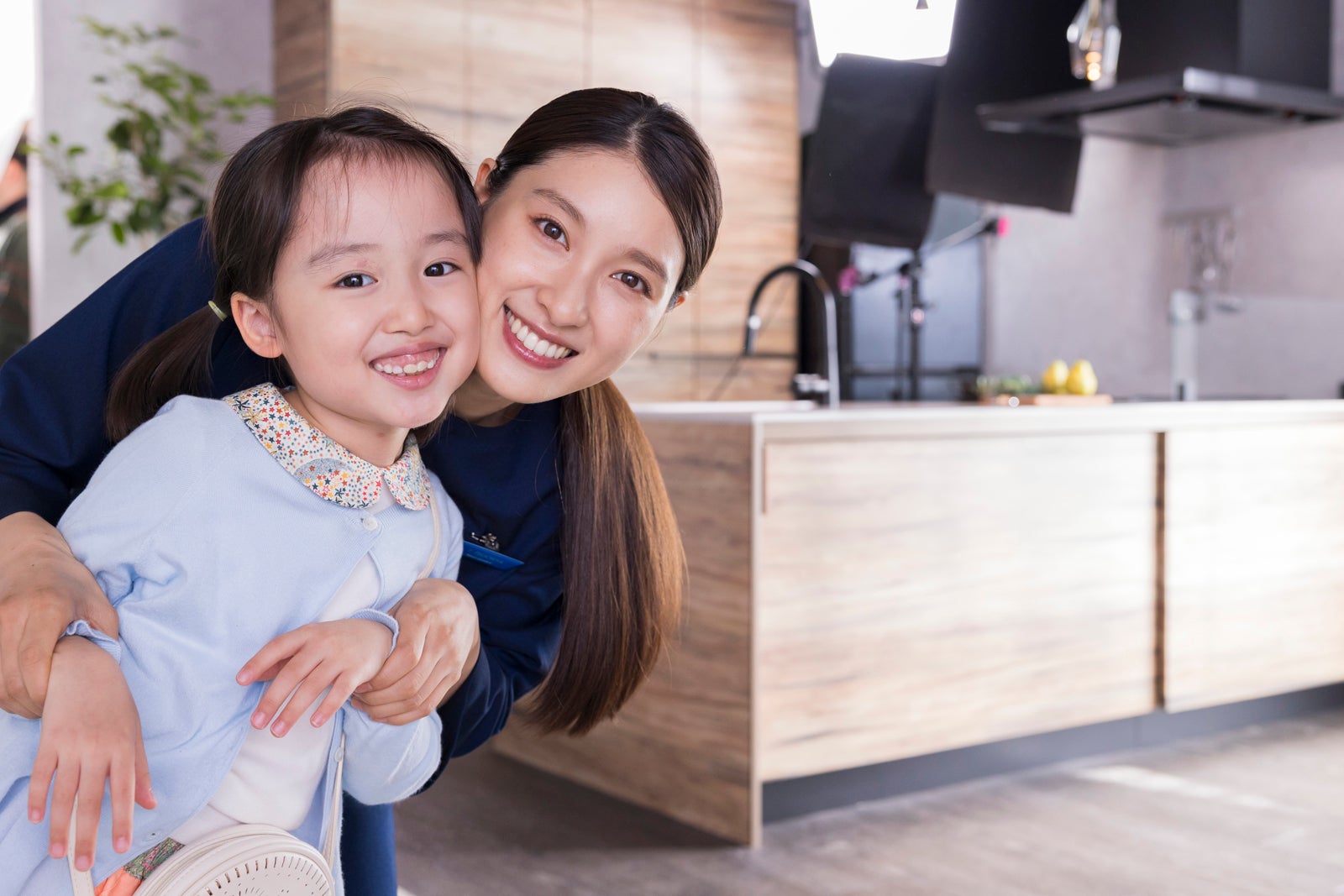 池村碧彩、土屋太鳳／メイキングより（提供写真）