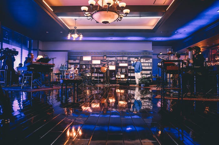 星野源「YP Live Streaming “宴会” 鳳凰篇」(C)TAICHI NISHIMAKI