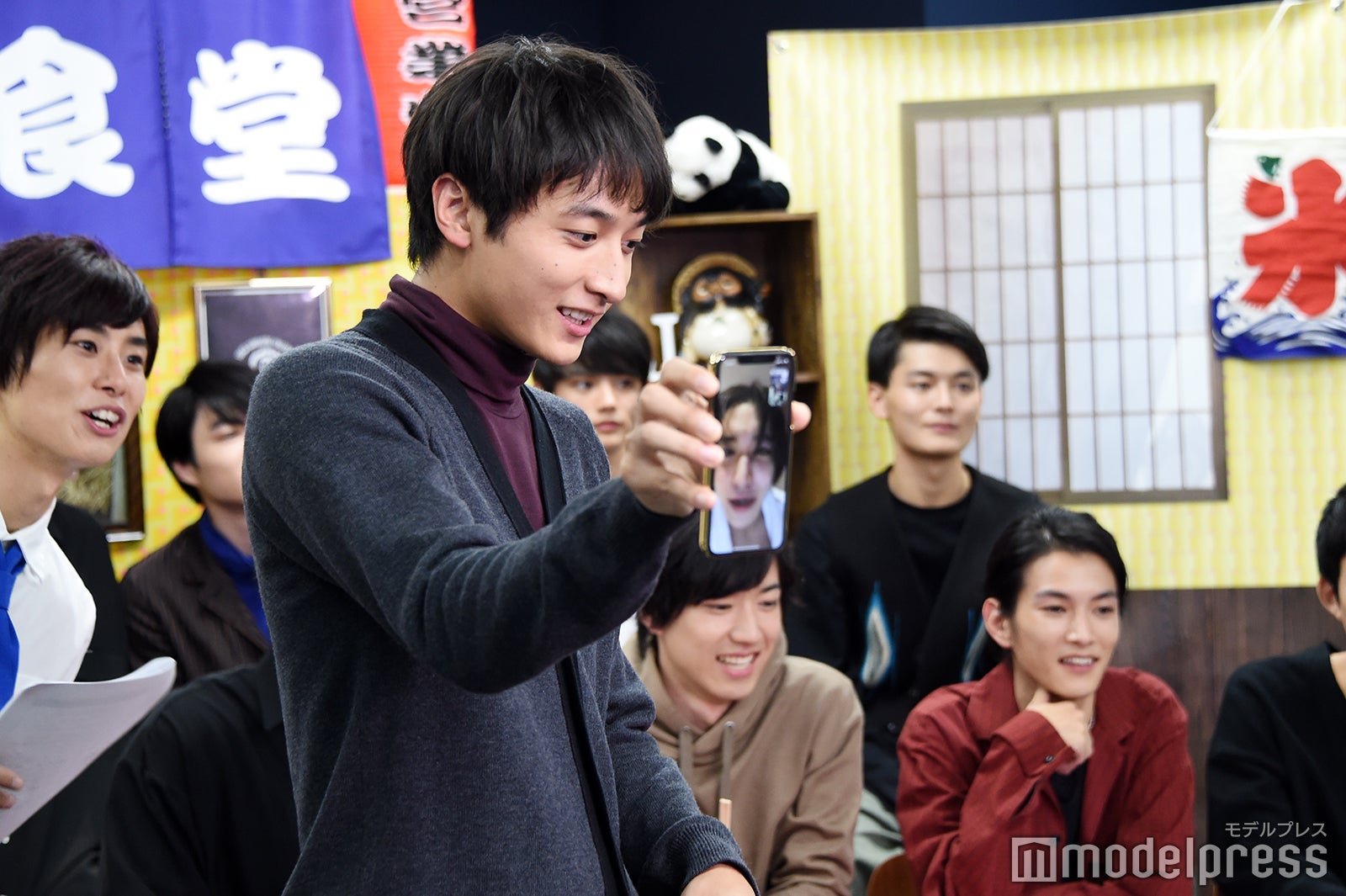 松岡広大からテレビ電話（C）モデルプレス