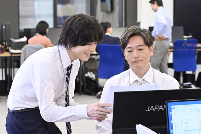 塩野瑛久、井浦新「無能の鷹」第6話(C)テレビ朝日