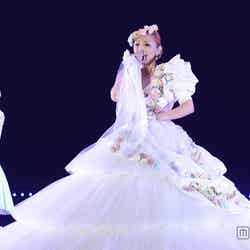 「ayumi hamasaki 15th Anniversary TOUR ～A BEST LIVE～」最終公演を開催した浜崎あゆみ