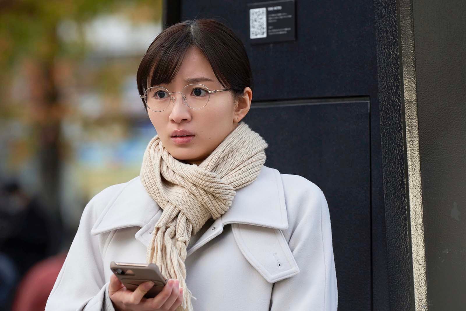 岡崎紗絵「アイのない恋人たち」第1話より（C）ABCテレビ