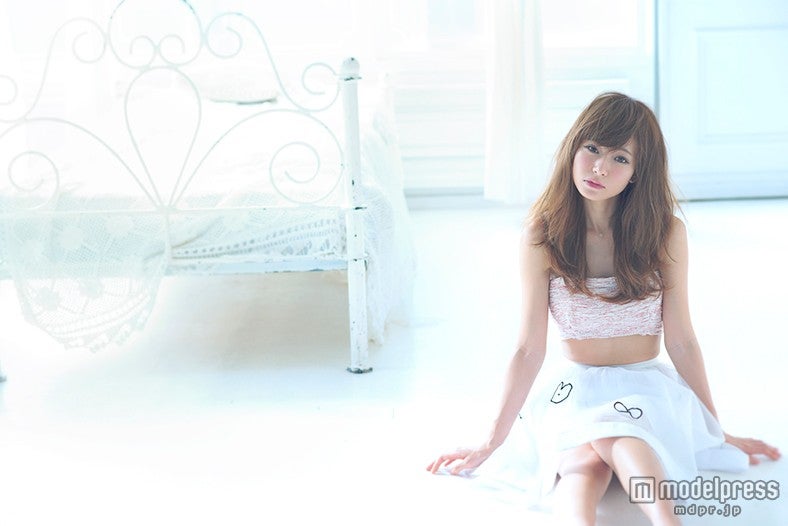 「Make you Happy」（ワニブックス刊）写真：小川健（WILL CREATIVE）