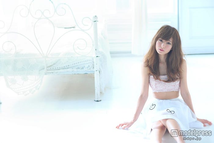 「Make you Happy」(ワニブックス刊)写真:小川健(WILL CREATIVE)