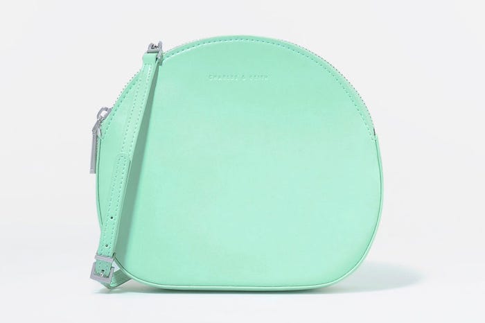 コンパクトクラッチ「CHARLES & KEITH」3,510円(税込)/画像提供:CHARLES & KEITH OFFICIAL ONLINE STORE