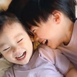 胸キュンバックハグ発動!?仲良しすぎる兄弟萌え♡な画像&動画まとめ