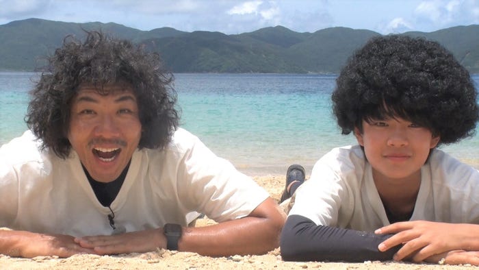 トータルテンボス藤田憲右親子(C)TBS