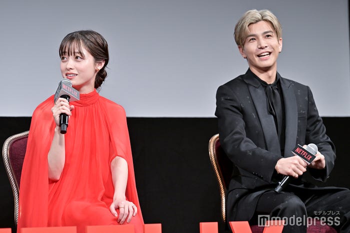 橋本環奈、岩田剛典(C)モデルプレス