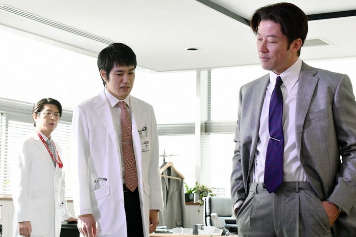 左から:及川光博、松山ケンイチ、浅野忠信「A LIFE~愛しき人~」第2話より(C)TBS