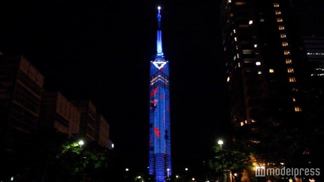 福岡タワーに金魚が舞い泳ぐ日本初の“アクアイルミ”