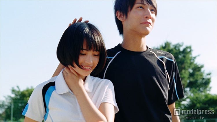 広瀬すず スコート姿 が可愛すぎる 中川大志が 頭ポン 胸キュンラブストーリー モデルプレス 広瀬すず スコート姿 が可愛すぎる 中川大志が 頭ポン 胸キュンラブストーリー モデルプレス