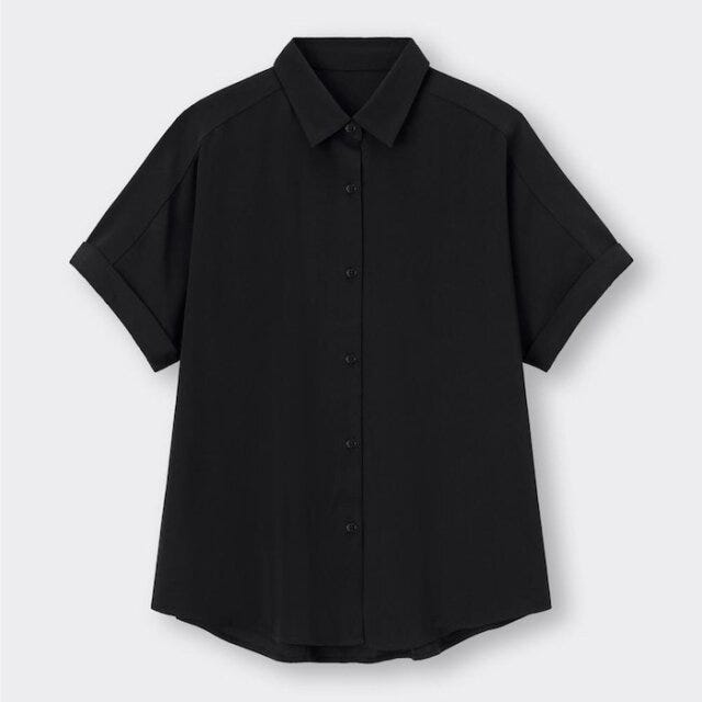 GU　黒ブラウス　着痩せ