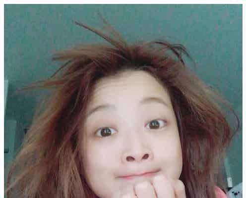 鈴木奈々、寝ぐせ&すっぴん寝起き公開「ボンバーヘッドでも可愛い」「肌綺麗すぎ」