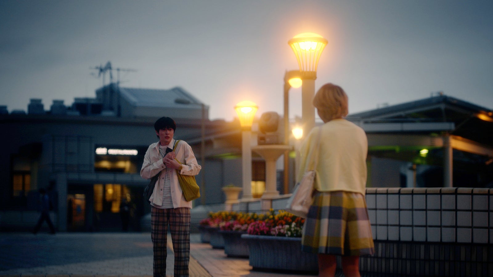 望月歩、伊藤万理華／場面写真 （提供写真）