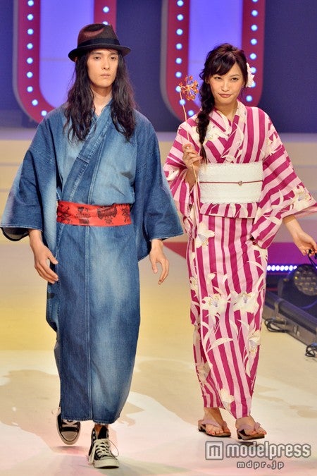 （左から）栗原類、大政絢