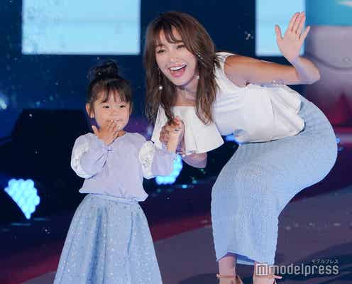 木下優樹菜、親子ランウェイで会場沸かす 山里亮太も魅了「天使だね」