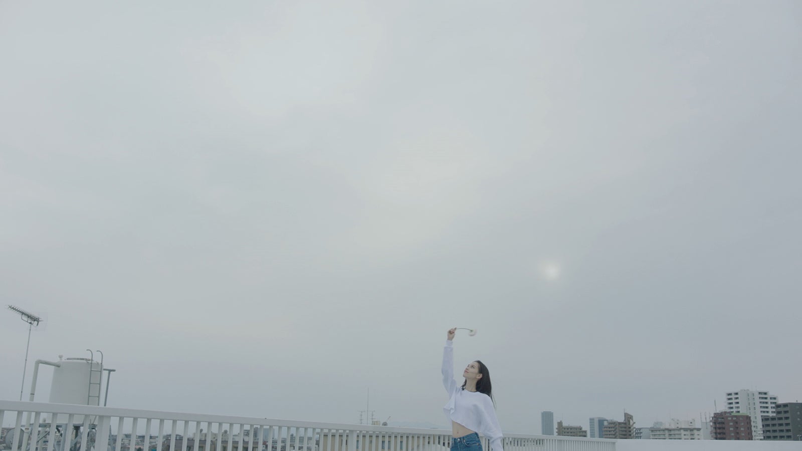 水原希子／新動画『KIKO MEETS RIBBONBRA』篇より（提供写真）