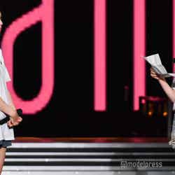 小田えりな、本田仁美「AKB48チーム8全国ツアー ～47の素敵な街へ～ ファイナル神奈川県公演」（C）モデルプレス