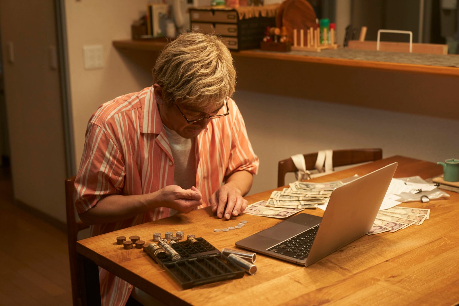 内野聖陽「きのう何食べた？ season2」第9話より（C）「きのう何食べた？ season2」製作委員会（C）よしながふみ／講談社