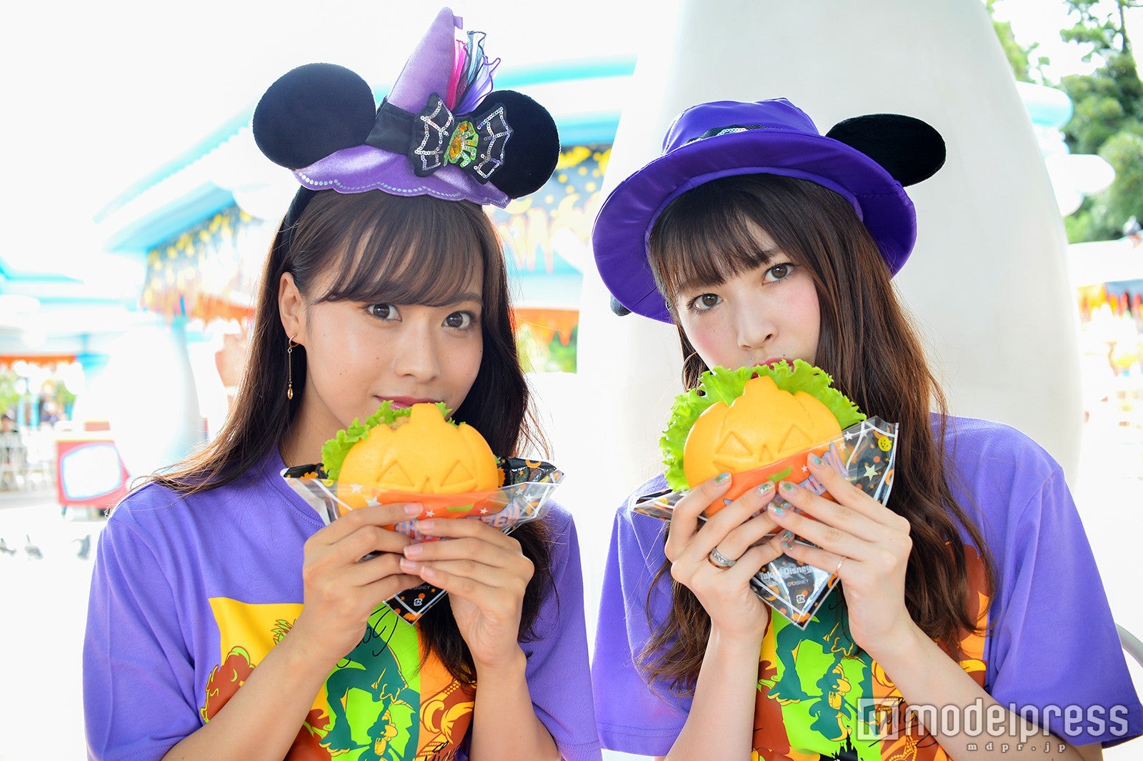 「ヒューイ・デューイ・ルーイのグッドタイム・カフェ」スペシャルセット／モデル：山本沙樹（左）、田方萌子（右）／（C）モデルプレス