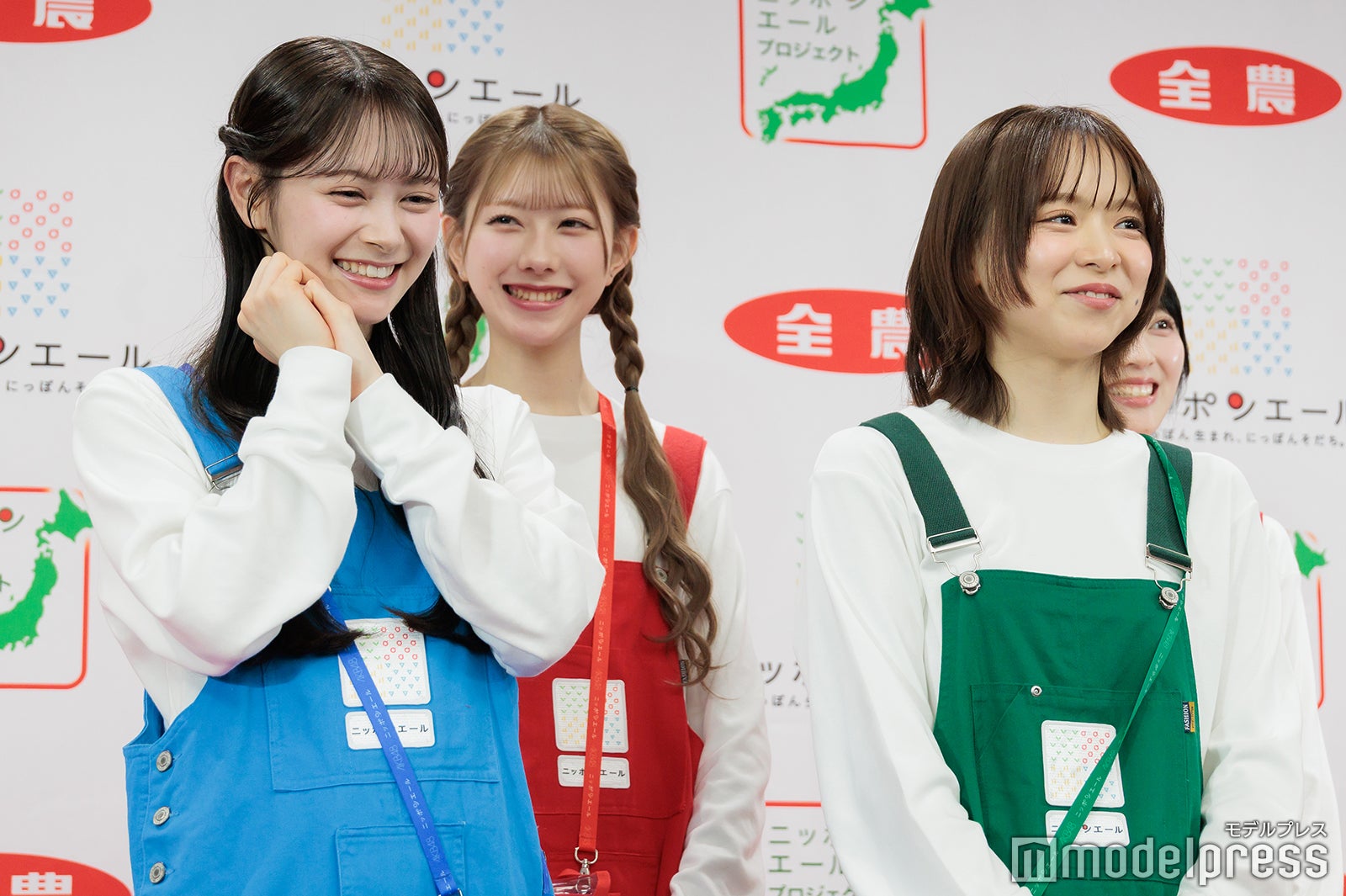 伊藤百花、千葉恵里、倉野尾成美（C）モデルプレス