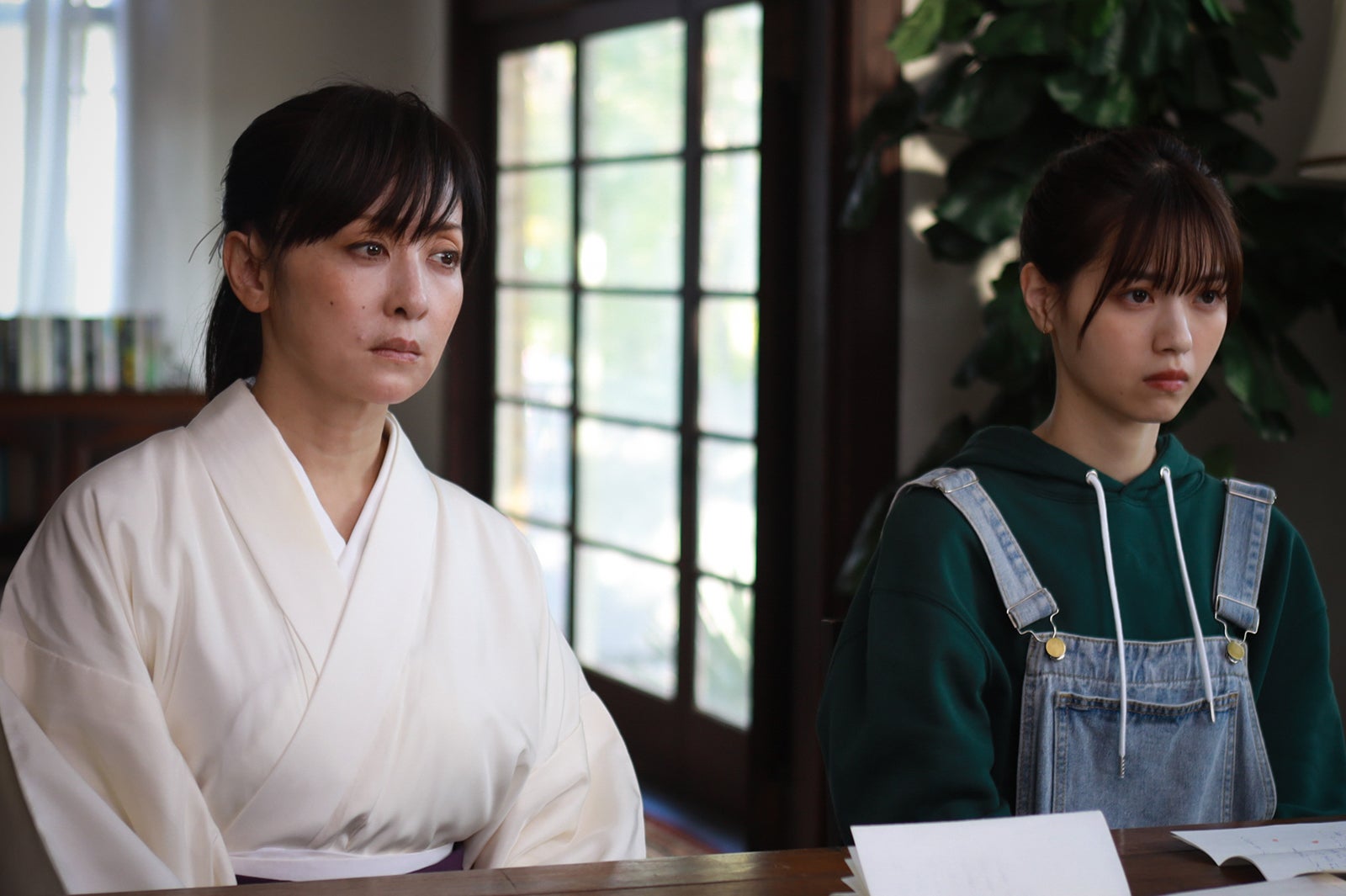 斉藤由貴、西野七瀬／「言霊荘」第9話より（C）テレビ朝日
