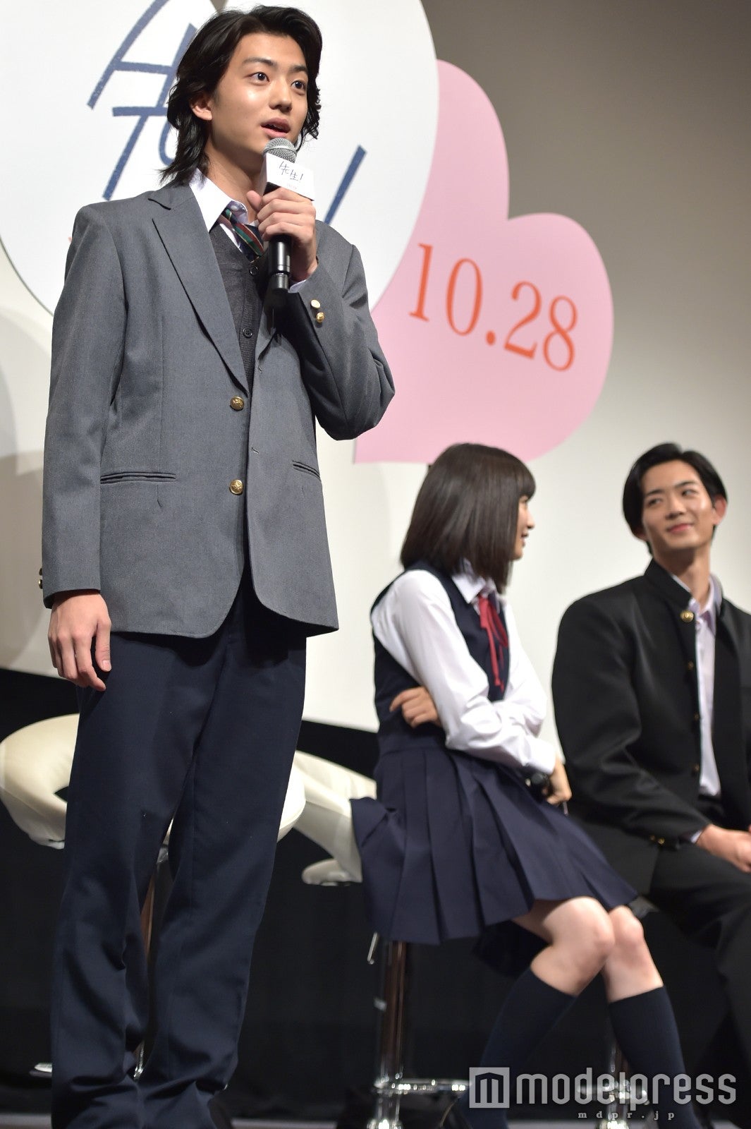 立ち上がって「俺じゃダメかな？」×3（C）モデルプレス