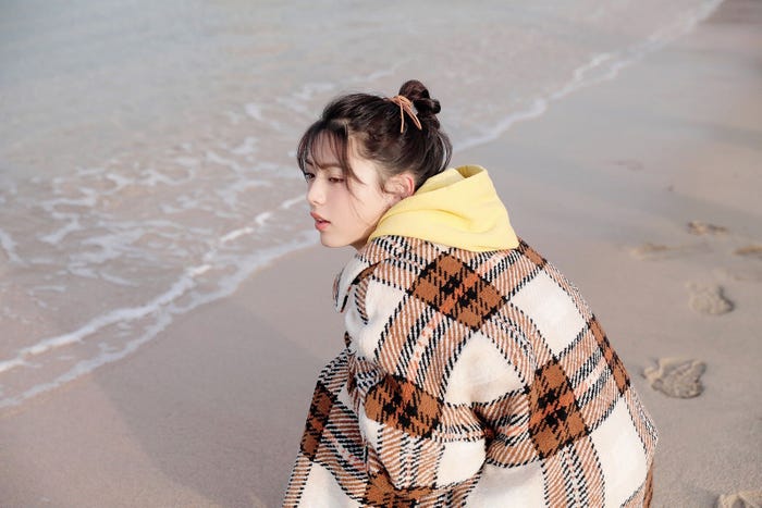 撮影:三宮幹史/井手上漠フォトエッセイ『normal?』公式ツイッター(@bakunohon0420)より