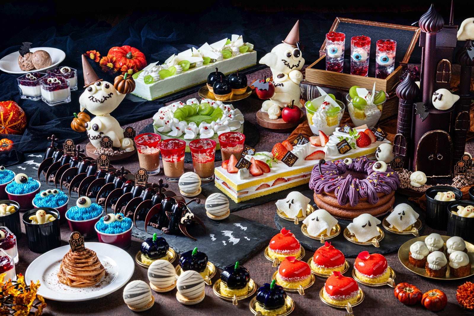 「ハロウィーン＆シャインマスカットスイーツブッフェ」池袋で開催、墓場ショコラやお化けバウムなど