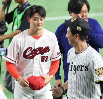 広島・岡本がまさかの大活躍！？ 五回までに4度ランナーコーチ務める 初回は阪神・佐藤輝の特大弾を特等席で見届ける