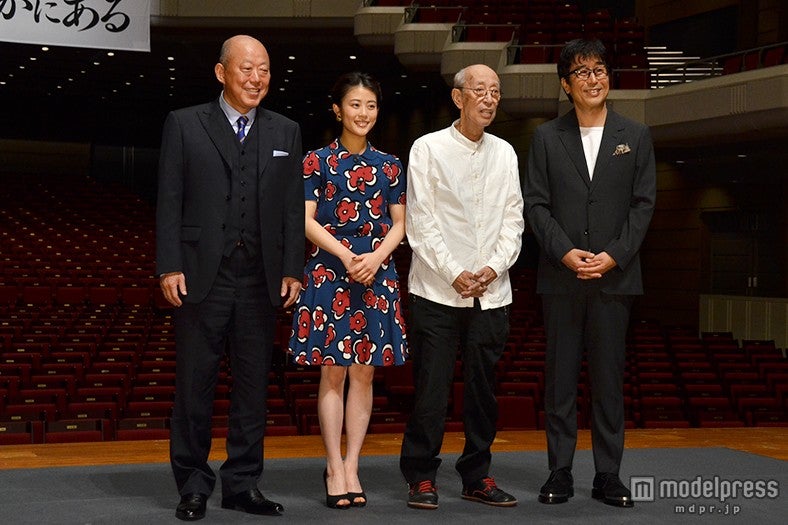 （左から）六平直政、高畑充希、蜷川幸雄氏、松任谷正隆