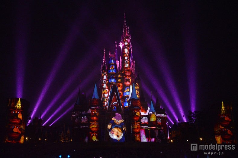 TDL初のプロジェクションマッピング「ワンス・アポン・ア・タイム」／白雪姫
