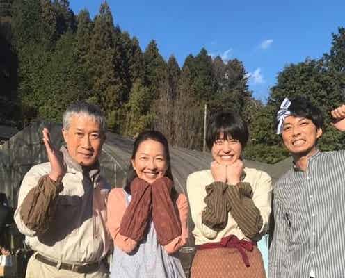 綾野剛と結婚・佐久間由衣、羽田美智子が「ひよっこ」“家族ショット”で祝福 絵馬に感動の声も