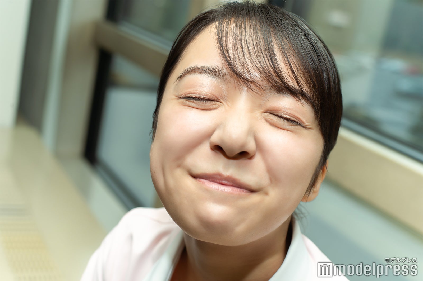 七瀬が天堂先生にとって欲しくて、わざと口にソフトクリームをつけた可愛すぎるシーンを再現！※第7話参照／上白石萌音（C）モデルプレス